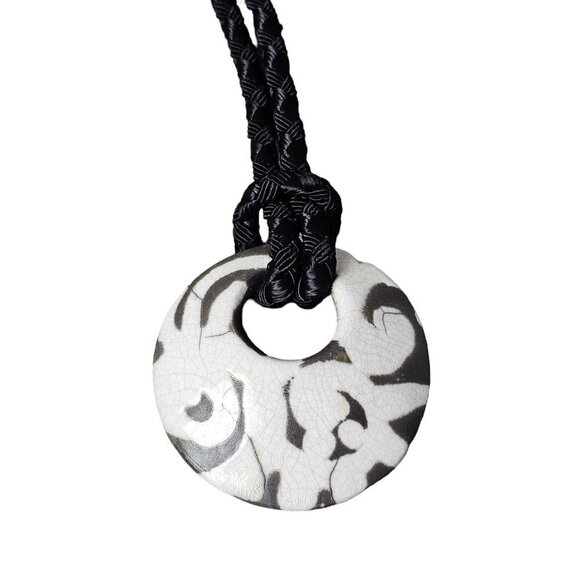 🏆266 Round Disc Pendant Necklace - Picture 2 of 3